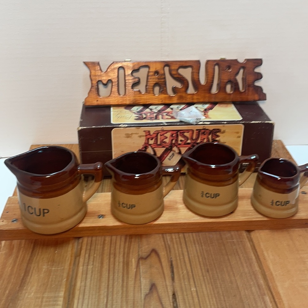 Vintage 1980s Giftco Inc Wood "Measure" Wall Hanger w/ measuring cups (NIB)